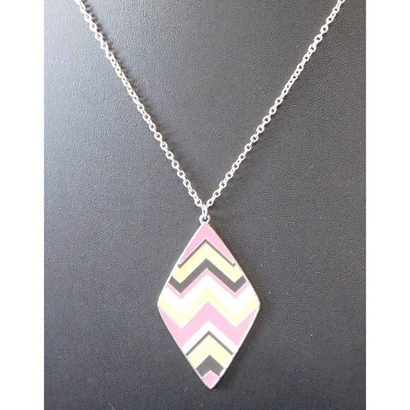 80s/90s Style Enamel Geometric Pendant Necklace - Picture 2 of 4